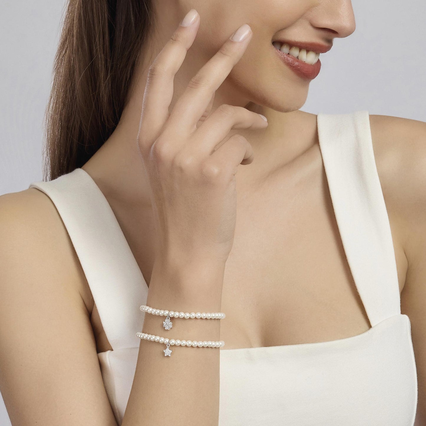 Bracciale con perle conchiglia e charm in pavè | 4 varianti | Mabina