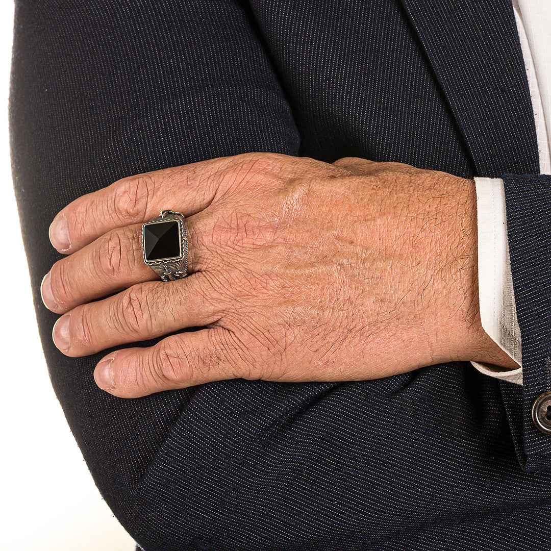 Anello Chevalier in Argento 925 con onice nero | Cesare Paciotti