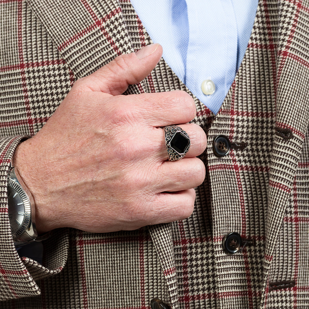 Anello Chevalier con pietra onice | Cesare Paciotti