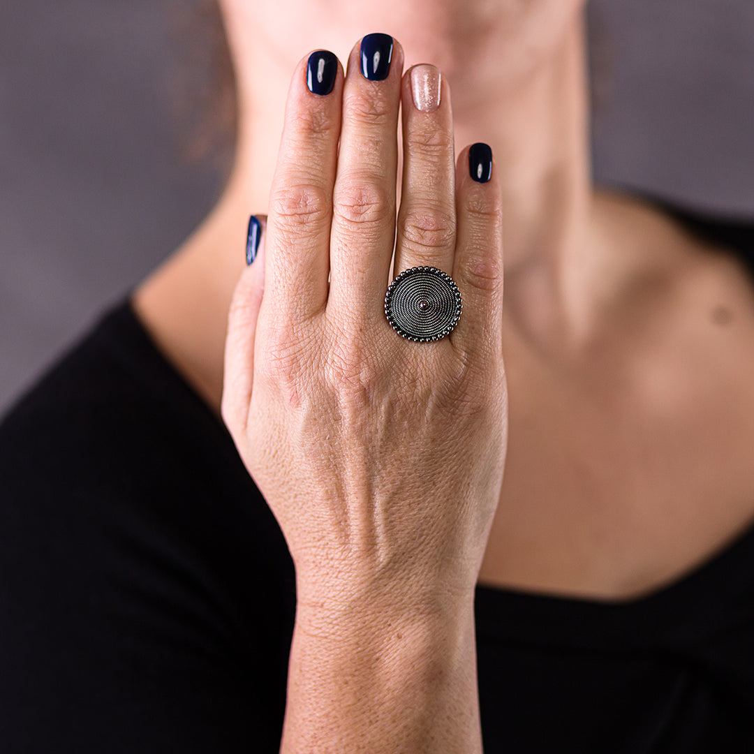 Anello regolabile in filigrana con corbula piatta in argento | Artigianato Sardo