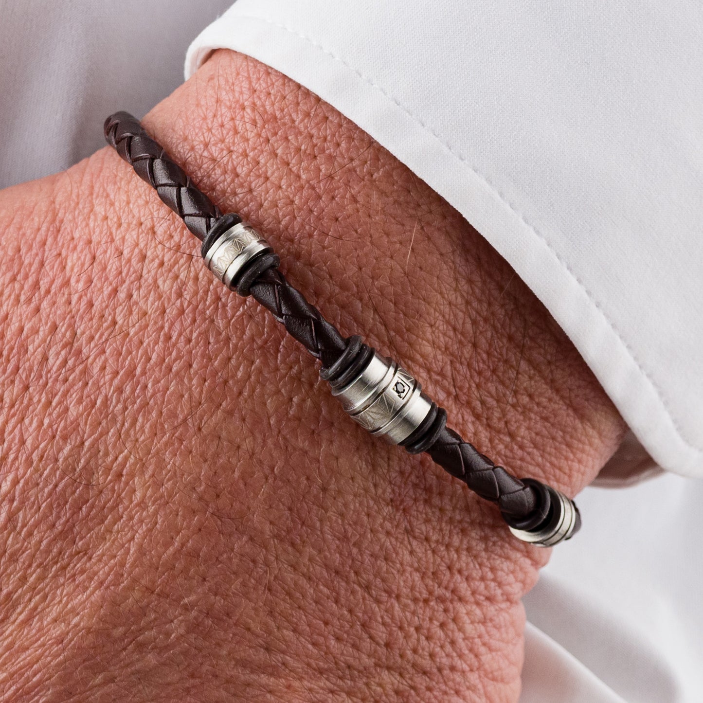 Bracciale in acciaio e pelle intrecciata con zirconi | 2 varianti | Cesare Paciotti