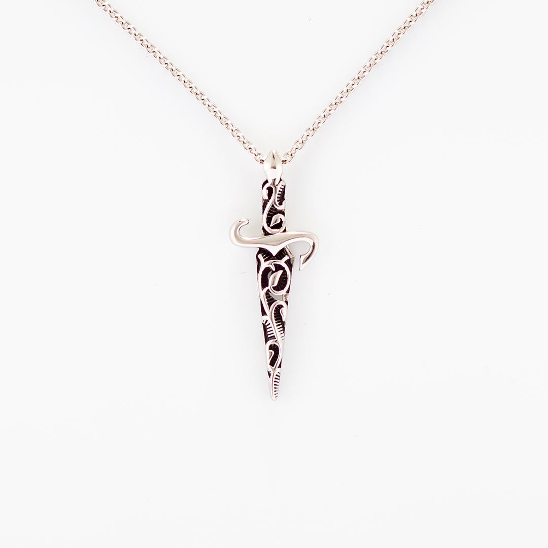 Collana in argento rodiato con pendente pugnale gotico | Cesare Paciotti