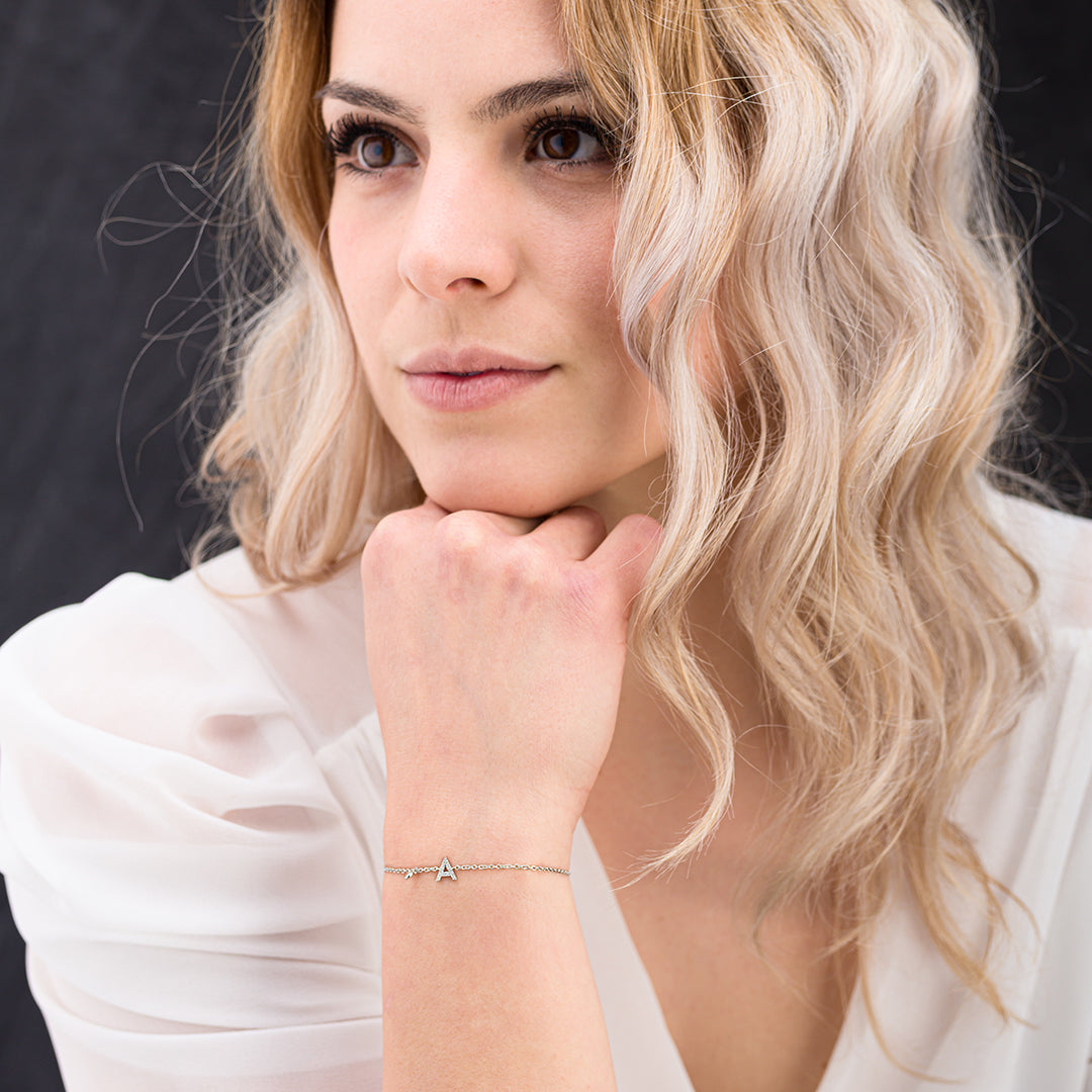 Bracciale con charm lettera "A" in Oro Bianco e Diamanti | Mirco Visconti