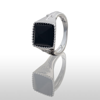 Anello Chevalier con onice nero naturale | Cesare Paciotti