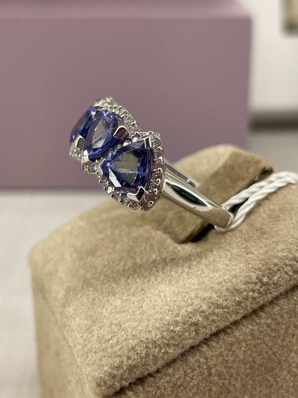 Anello Trilogy in Oro Bianco, Tanzanite e Diamanti